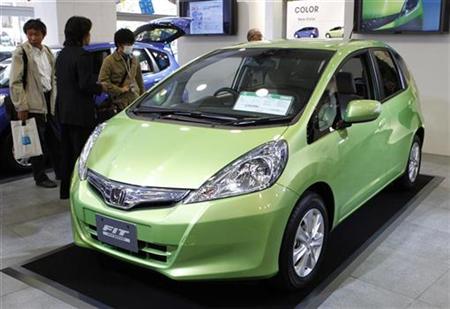 Honda Motor's all-new Fit Hybrid car is displayed at an unveiling event in Tokyo October 8, 2010. REUTERS/Issei Kato
Honda Motor's all-new Fit Hybrid car is displayed at an unveiling event in Tokyo October 8, 2010. REUTERS/Issei Kato