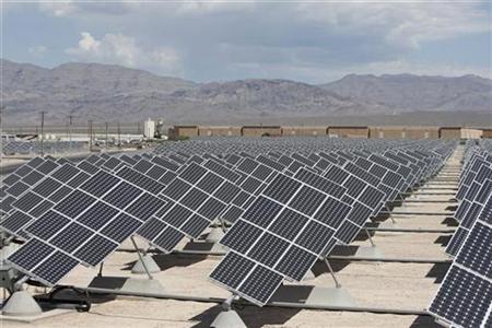 An array of solar panels point to the Nevada sky as they generate electricity for use on Nellis Air Force Base in Las Vegas, Nevada May 27, 2009. REUTERS/Jason Reed
An array of solar panels point to the Nevada sky as they generate electricity for use on Nellis Air Force Base in Las Vegas, Nevada May 27, 2009. REUTERS/Jason Reed