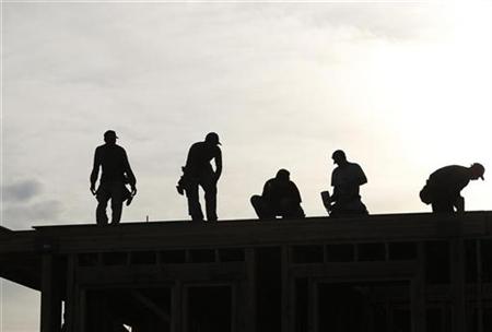 Workers are silhouetted as they stand on the roof of a building under construction in Los Angeles December 2, 2010. REUTERS/Mario Anzuoni
Workers are silhouetted as they stand on the roof of a building under construction in Los Angeles December 2, 2010. REUTERS/Mario Anzuoni