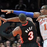 
New York Knicks forward Amar'e Stoudemire (1) fouls Miami Heat guard Dwyane Wade during the first quarter of their NBA basketball game at Madison Square Garden in New York December 17, 2010. REUTERS/Ray Stubblebine
