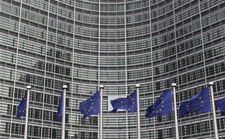 European Union flags are seen outside the European Commission headquarters in Brussels ahead of an EU heads of state summit, October 27, 2010. REUTERS/Francois Lenoir
European Union flags are seen outside the European Commission headquarters in Brussels ahead of an EU heads of state summit, October 27, 2010. REUTERS/Francois Lenoir