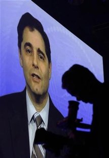 A videographer is silhouetted in front of a video presentation featuring Federal Communications Commission (FCC) Chairman Julius Genachowski during the International CTIA Wireless trade show in Las Vegas, Nevada March 23, 2010. REUTERS/Steve Marcus
A videographer is silhouetted in front of a video presentation featuring Federal Communications Commission (FCC) Chairman Julius Genachowski during the International CTIA Wireless trade show in Las Vegas, Nevada March 23, 2010. REUTERS/Steve Marcus