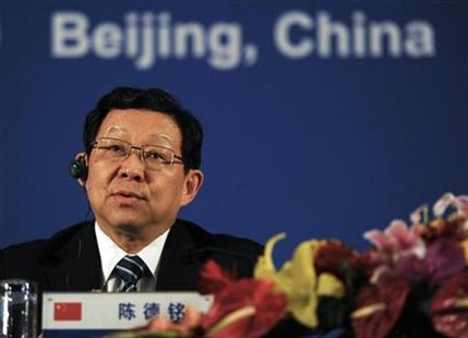 
China's Commerce Minister Chen Deming speaks at a news conference during the 3rd EU-China High-level Economic &amp; Trade Dialogue at the Diaoyutai State Guesthouse in Beijing December 21, 2010. REUTERS/Peter Parks/Pool

