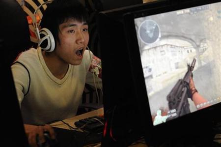 A gamer plays online games at an internet cafe in Taiyuan, Shanxi province, January 23, 2010. REUTERS/Stringer
A gamer plays online games at an internet cafe in Taiyuan, Shanxi province, January 23, 2010. REUTERS/Stringer