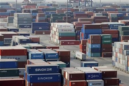 A view shows containers at the Longtan port in Nanjing, Jiangsu province in this November 10, 2010 file photo. REUTERS/Stringer
A view shows containers at the Longtan port in Nanjing, Jiangsu province in this November 10, 2010 file photo. REUTERS/Stringer