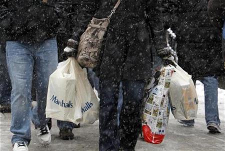 Holiday shoppers carry their packages as they walk down Michigan Avenue outside Water Tower Place in Chicago December 24, 2010. REUTERS/Frank Polich
Holiday shoppers carry their packages as they walk down Michigan Avenue outside Water Tower Place in Chicago December 24, 2010. REUTERS/Frank Polich