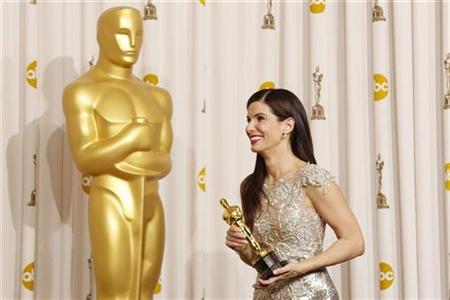 Sandra Bullock smiles with her best actress Oscar after winning for her role in "The Blind Side" backstage at the 82nd Academy Awards in Hollywood March 7, 2010. REUTERS/Lucy Nicholson
Sandra Bullock smiles with her best actress Oscar after winning for her role in "The Blind Side" backstage at the 82nd Academy Awards in Hollywood March 7, 2010. REUTERS/Lucy Nicholson