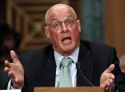 Former U.S. Treasury Secretary Henry Paulson testifies before the Financial Crisis Inquiry Commission in Washington May 6, 2010. REUTERS/Kevin Lamarque
Former U.S. Treasury Secretary Henry Paulson testifies before the Financial Crisis Inquiry Commission in Washington May 6, 2010. REUTERS/Kevin Lamarque