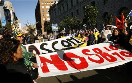 
Opponents of Arizona's SB1070 immigration law demonstrate on the streets outside the U.S. Ninth Circuit Court of Appeals in San Francisco, California November 1, 2010. REUTERS/Robert Galbraith

