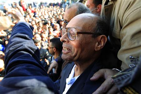
Tunisian opposition politician Moncef Marzouki, the leader of a small opposition party who returned to Tunisia from exile in France this week, attends a protest in Sidi Bouzid, the hometown of Mohamed Bouazizi January 19,2011. Bouazizi, a vegetable seller, set himself alight on December 17, igniting protests that forced ex-president Zine al-Abidine Ben Ali to flee Tunisia. REUTERS/Zohra Bensemra
