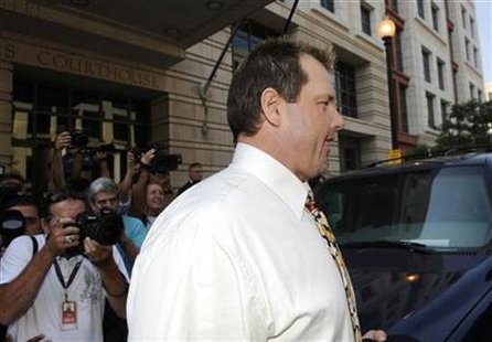Former star MLB baseball pitcher Roger Clemens departs U.S. Federal Court House after his arraignment on charges of lying to Congress about use of performance enhancing drugs, in Washington, August 30, 2010. REUTERS/Jonathan Ernst
Former star MLB baseball pitcher Roger Clemens departs U.S. Federal Court House after his arraignment on charges of lying to Congress about use of performance enhancing drugs, in Washington, August 30, 2010. REUTERS/Jonathan Ernst