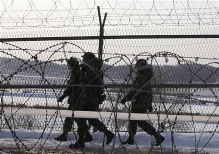 South Korean soldiers patrol along military fence near the demilitarized zone separating the two Koreas in Paju, about 50 km (31 miles) north of Seoul January 12, 2010. REUTERS/Lee Jae-Won
South Korean soldiers patrol along military fence near the demilitarized zone separating the two Koreas in Paju, about 50 km (31 miles) north of Seoul January 12, 2010. REUTERS/Lee Jae-Won