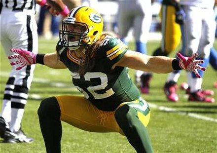 Green Bay Packers linebacker Clay Mathews celebrates after sacking Detroit Lions quarterback Shaun Hill for a four yard loss in the second quarter of a NFL football game at Lambeau Field Green Bay, Wisconsin October 3, 2010. REUTERS/Allen Fredrickson
Green Bay Packers linebacker Clay Mathews celebrates after sacking Detroit Lions quarterback Shaun Hill for a four yard loss in the second quarter of a NFL football game at Lambeau Field Green Bay, Wisconsin October 3, 2010. REUTERS/Allen Fredrickson