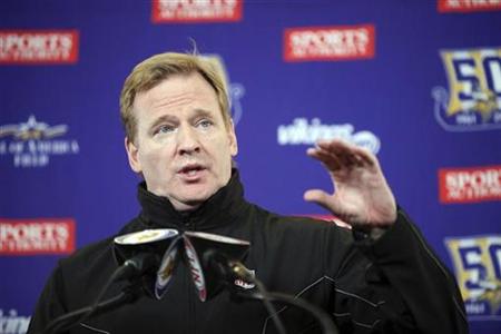 NFL commissioner Roger Goodell speaks during a news conference about the Minnesota Vikings' Metrodome stadium roof collapse before the start of the Vikings' NFC, NFL football game against the Chicago Bears at TCF Bank Stadium in Minneapolis, December 20, 2010. REUTERS/Eric Miller
NFL commissioner Roger Goodell speaks during a news conference about the Minnesota Vikings' Metrodome stadium roof collapse before the start of the Vikings' NFC, NFL football game against the Chicago Bears at TCF Bank Stadium in Minneapolis, December 20, 2010. REUTERS/Eric Miller
