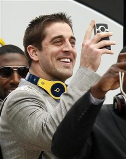 Green Bay Packers quarterback Aaron Rodgers videotapes his arrival for Super Bowl XLV at DFW airport in Dallas, Texas January 31, 2011. REUTERS/Jeff Haynes
Green Bay Packers quarterback Aaron Rodgers videotapes his arrival for Super Bowl XLV at DFW airport in Dallas, Texas January 31, 2011. REUTERS/Jeff Haynes
