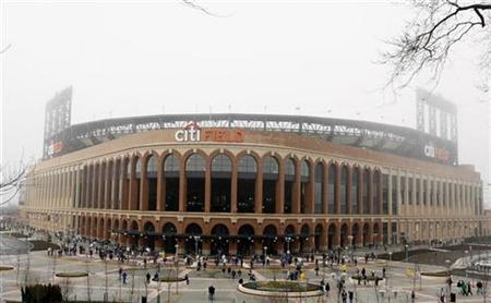 Baseball fans arrive at the Mets' new stadium, Citi Field, before a Major League Baseball exhibition baseball game between the New York Mets and the Boston Red Sox in New York April 3, 2009. REUTERS/Lucas Jackson
Baseball fans arrive at the Mets' new stadium, Citi Field, before a Major League Baseball exhibition baseball game between the New York Mets and the Boston Red Sox in New York April 3, 2009. REUTERS/Lucas Jackson