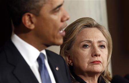 President Barack Obama speaks about Libya while Secretary of State Hillary Clinton listens in the White House in Washington February 23, 2011. REUTERS/Kevin Lamarque
President Barack Obama speaks about Libya while Secretary of State Hillary Clinton listens in the White House in Washington February 23, 2011. REUTERS/Kevin Lamarque