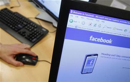 A Facebook page is displayed on a computer screen in Brussels in this April 21, 2010 file photo. REUTERS/Thierry Roge
A Facebook page is displayed on a computer screen in Brussels in this April 21, 2010 file photo. REUTERS/Thierry Roge
