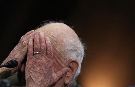 Actor Mickey Rooney speaks at a Senate hearing on elder abuse, neglect and financial exploitation on Capitol Hill in Washington March 2, 2011. REUTERS/Jim Young
Actor Mickey Rooney speaks at a Senate hearing on elder abuse, neglect and financial exploitation on Capitol Hill in Washington March 2, 2011. REUTERS/Jim Young