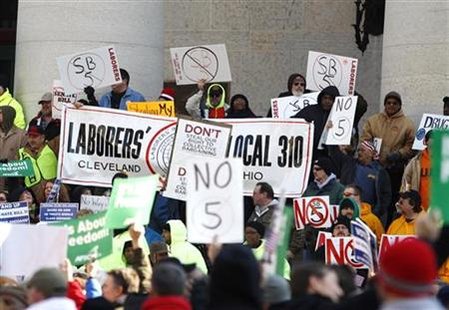 A large group of union supporters gather on the steps of the Ohio Statehouse to rally against Senate Bill 5 in Columbus, Ohio, March 1, 2011. REUTERS/Matt Sullivan
A large group of union supporters gather on the steps of the Ohio Statehouse to rally against Senate Bill 5 in Columbus, Ohio, March 1, 2011. REUTERS/Matt Sullivan