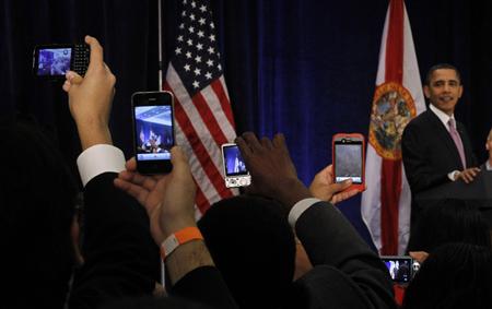 Democratic Party donors take pictures of U.S. President Barack Obama with their cellphones during a Democratic Party fundraiser in Miami March 4, 2011. REUTERS/Jason Reed
Democratic Party donors take pictures of U.S. President Barack Obama with their cellphones during a Democratic Party fundraiser in Miami March 4, 2011. REUTERS/Jason Reed