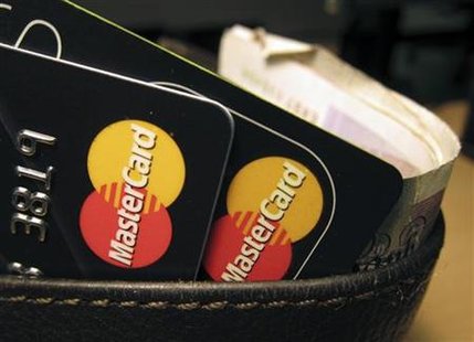 MasterCard credit cards are seen in this illustrative photograph taken in London December 8, 2010. REUTERS/Jonathan Bainbridge
MasterCard credit cards are seen in this illustrative photograph taken in London December 8, 2010. REUTERS/Jonathan Bainbridge