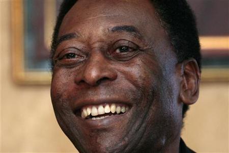 Brazilian soccer legend Pele smiles during a news conference in Hong Kong March 7, 2011. REUTERS/Tyrone Siu
Brazilian soccer legend Pele smiles during a news conference in Hong Kong March 7, 2011. REUTERS/Tyrone Siu