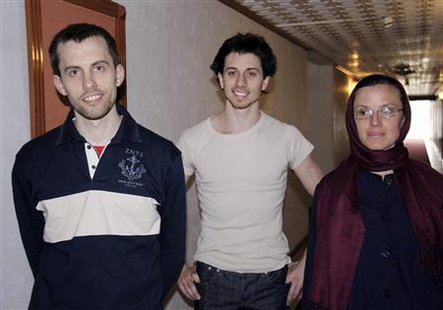 Detained American Sarah Shourd (R), Shane Bauer (L) and Joshua Fattal smile as they wait to meet their mothers at the Esteghlal hotel in Tehran May 21, 2010. REUTERS/PressTv
Detained American Sarah Shourd (R), Shane Bauer (L) and Joshua Fattal smile as they wait to meet their mothers at the Esteghlal hotel in Tehran May 21, 2010. REUTERS/PressTv