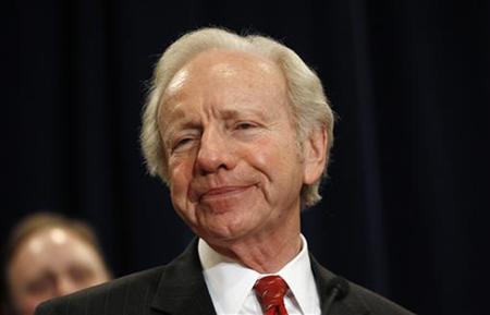 U.S. Senator Joe Lieberman of Connecticut pauses during his remarks at a news conference in Stamford, Connecticut January 19, 2011 where he announced that he will not seek re-election next year. REUTERS/Mike Segar
U.S. Senator Joe Lieberman of Connecticut pauses during his remarks at a news conference in Stamford, Connecticut January 19, 2011 where he announced that he will not seek re-election next year. REUTERS/Mike Segar