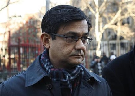 Anil Kumar, a former McKinsey & Co director accused of leaking information in the Galleon hedge fund insider trading case, arrives at the U.S. Federal Court in Manhattan, January 7, 2010. REUTERS/Mike Segar
Anil Kumar, a former McKinsey & Co director accused of leaking information in the Galleon hedge fund insider trading case, arrives at the U.S. Federal Court in Manhattan, January 7, 2010. REUTERS/Mike Segar