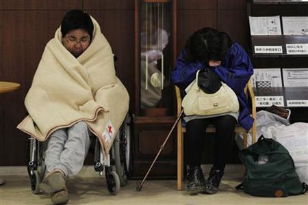 
An evacuee covers himself with a blanket at the Red Cross hospital in Ishinomaki, northern Japan March 14, 2011, after the area was struck by an earthquake and tsunami. REUTERS/Kim Kyung-Hoon
