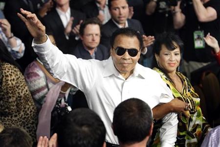Boxing legend Muhammad Ali stands with his wife Yolanda as he is introduced before the welterweight fight between Floyd Mayweather Jr. and Shane Mosley at the MGM Grand Garden Arena in Las Vegas, Nevada on May 1, 2010. REUTERS/Steve Marcus
Boxing legend Muhammad Ali stands with his wife Yolanda as he is introduced before the welterweight fight between Floyd Mayweather Jr. and Shane Mosley at the MGM Grand Garden Arena in Las Vegas, Nevada on May 1, 2010. REUTERS/Steve Marcus