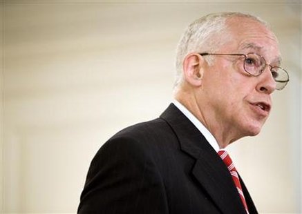 U.S. Attorney General Michael Mukasey speaks about the Administration's legal approach in the conflict with al Qaeda and the implications of the Supreme Court's ruling on Guantanamo Bay detainees at the American Enterprise Institute in Washington July 21, 2008. REUTERS/Joshua Roberts
U.S. Attorney General Michael Mukasey speaks about the Administration's legal approach in the conflict with al Qaeda and the implications of the Supreme Court's ruling on Guantanamo Bay detainees at the American Enterprise Institute in Washington July 21, 2008. REUTERS/Joshua Roberts