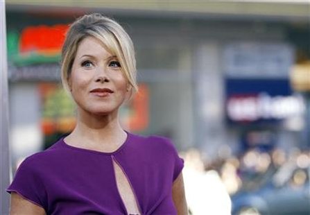 Cast member Christina Applegate poses at the premiere of "Going the Distance" in Hollywood, California August 23, 2010. REUTERS/Mario Anzuoni
Cast member Christina Applegate poses at the premiere of "Going the Distance" in Hollywood, California August 23, 2010. REUTERS/Mario Anzuoni