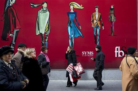 A woman walks with shopping bags past an advertisement on 5th Avenue in New York December 22, 2010. REUTERS/Lucas Jackson
A woman walks with shopping bags past an advertisement on 5th Avenue in New York December 22, 2010. REUTERS/Lucas Jackson