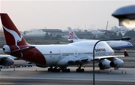 A Qantas Airways Boeing 747 is seen parked at Bangkok's Suvarnabhumi airport January 26, 2011. REUTERS/Sukree Sukplang
A Qantas Airways Boeing 747 is seen parked at Bangkok's Suvarnabhumi airport January 26, 2011. REUTERS/Sukree Sukplang