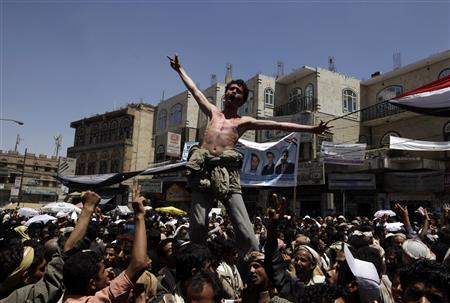 Anti-government protesters shout slogans during a rally to demand the ouster of Yemen's President Ali Abdullah Saleh outside Sanaa University March 23.2011. REUTERS/Ammar Awad
Anti-government protesters shout slogans during a rally to demand the ouster of Yemen's President Ali Abdullah Saleh outside Sanaa University March 23.2011. REUTERS/Ammar Awad