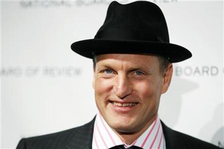 Actor Woody Harrelson arrives to accept the award for Best Supporting Actor for his work in the film "The Messenger" at the National Board of Review Award ceremony in New York January 12, 2010. REUTERS/Lucas Jackson
Actor Woody Harrelson arrives to accept the award for Best Supporting Actor for his work in the film "The Messenger" at the National Board of Review Award ceremony in New York January 12, 2010. REUTERS/Lucas Jackson