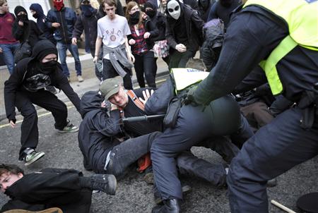Police officers clash with demonstrators in Oxford Street, during a protest organised by the Trades Union Congress (TUC), called 'The March for the Alternative,' in central London March 26, 2011. REUTERS/Dylan Martinez
Police officers clash with demonstrators in Oxford Street, during a protest organised by the Trades Union Congress (TUC), called 'The March for the Alternative,' in central London March 26, 2011. REUTERS/Dylan Martinez