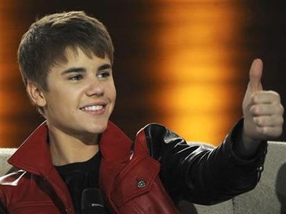 Canadian singer Justin Bieber gives a thumbs-up during the German TV game show "Wetten Dass...?" (Let's make a bet) in Augsburg, southern Germany March 19, 2011. REUTERS/Christof Stache/Pool
Canadian singer Justin Bieber gives a thumbs-up during the German TV game show "Wetten Dass...?" (Let's make a bet) in Augsburg, southern Germany March 19, 2011. REUTERS/Christof Stache/Pool