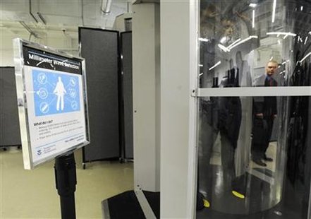 Transportation Security Administration employees participate in a demonstration of new body scanner software that uses a stick figure to represent the passenger being scanned, rather than an actual image of the person, at the TSA Systems Integration Facility at Washington's Reagan National Airport in Arlington, Virginia, February 1, 2011. REUTERS/Jonathan Ernst
Transportation Security Administration employees participate in a demonstration of new body scanner software that uses a stick figure to represent the passenger being scanned, rather than an actual image of the person, at the TSA Systems Integration Facility at Washington's Reagan National Airport in Arlington, Virginia, February 1, 2011. REUTERS/Jonathan Ernst