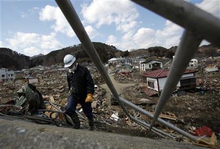 A man walks on a seawall at an area destroyed by the March 11 earthquake and tsunami, in Taro town, Iwate prefecture March 29, 2011. REUTERS/Carlos Barria
A man walks on a seawall at an area destroyed by the March 11 earthquake and tsunami, in Taro town, Iwate prefecture March 29, 2011. REUTERS/Carlos Barria