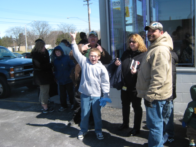 Q106 and WWE Superstar Kofi Kingston paid a visit to Metro PCS before the WWE Event at the Breslin Center on Sunday, March 27!
