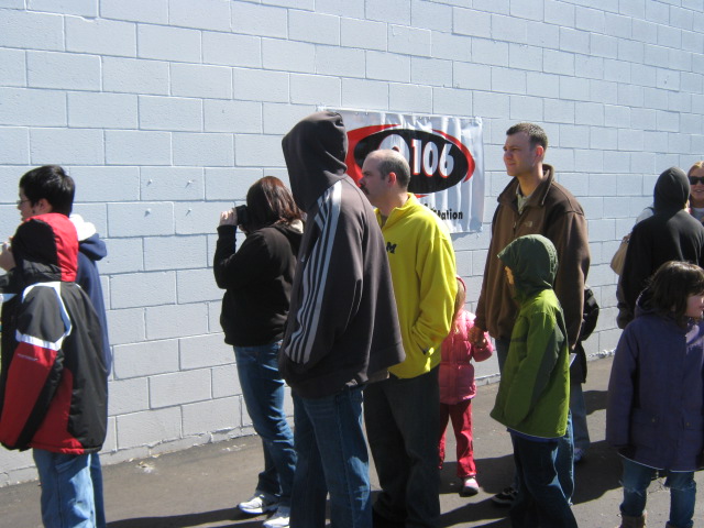 Q106 and WWE Superstar Kofi Kingston paid a visit to Metro PCS before the WWE Event at the Breslin Center on Sunday, March 27!