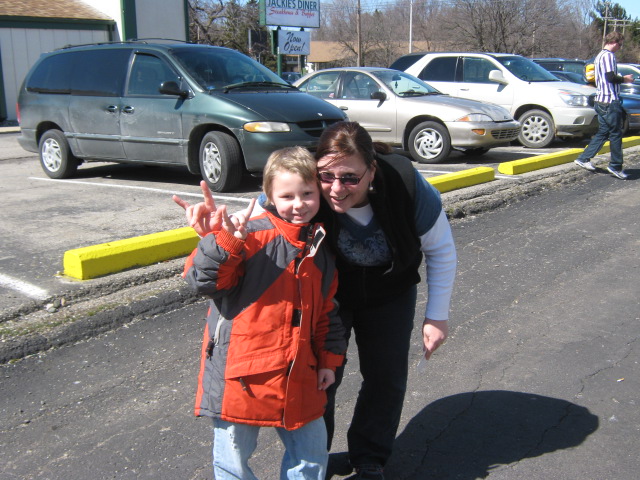Q106 and WWE Superstar Kofi Kingston paid a visit to Metro PCS before the WWE Event at the Breslin Center on Sunday, March 27!