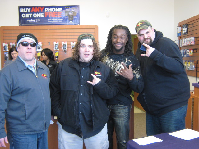 Q106 and WWE Superstar Kofi Kingston paid a visit to Metro PCS before the WWE Event at the Breslin Center on Sunday, March 27!