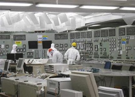 People work in the control room of reactor No. 2 with restored lighting at the earthquake and tsunami affected Fukushima Daiichi nuclear power plant in Fukushima in this March 26, 2011 photo from Tokyo Electric Power Co. made available by Kyodo. REUTERS/Tokyo Electric Power Co./Kyodo
People work in the control room of reactor No. 2 with restored lighting at the earthquake and tsunami affected Fukushima Daiichi nuclear power plant in Fukushima in this March 26, 2011 photo from Tokyo Electric Power Co. made available by Kyodo. REUTERS/Tokyo Electric Power Co./Kyodo