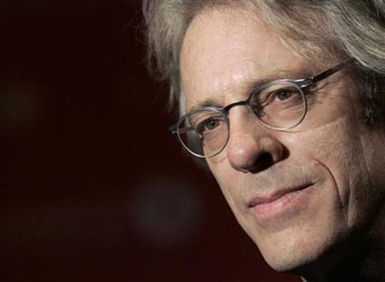
Musician Stewart Copeland, who composed "Dila Teer Bija" featured in the film "Bhutto", is interviewed as he arrives for the premiere of the film about former Pakistan Prime Minister Benazir Bhutto at the Sundance Film Festival in Park City, Utah January 23, 2010. REUTERS/Robert Galbraith
