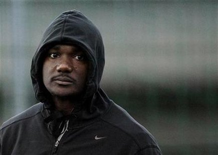 U.S. sprinter Justin Gatlin looks on before competing in the 100 metres race during the Palio della Quercia Games in Rovereto in this August 31, 2010 file photo. REUTERS/Alessandro Garofalo
U.S. sprinter Justin Gatlin looks on before competing in the 100 metres race during the Palio della Quercia Games in Rovereto in this August 31, 2010 file photo. REUTERS/Alessandro Garofalo