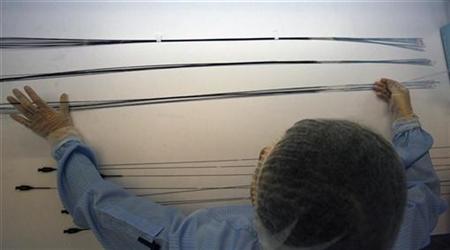 A lab technician in Singapore performs quality control checks on a biodegradable stent September 18, 2008. REUTERS/Vivek Prakash
A lab technician in Singapore performs quality control checks on a biodegradable stent September 18, 2008. REUTERS/Vivek Prakash